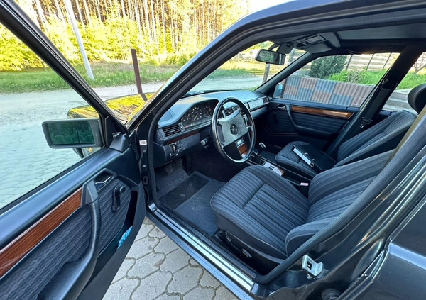 Mercedes-Benz W124 (1984-1993) cena 23900 przebieg: 244020, rok produkcji 1991 z Nowy Sącz małe 379